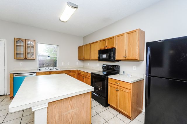7401 Snow Ridge Drive, Fort Worth, TX 76133