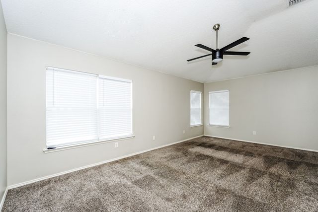 7401 Snow Ridge Drive, Fort Worth, TX 76133