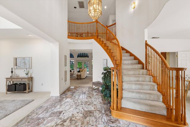 1084 KENSINGTON Dr, Roseville, CA 95661