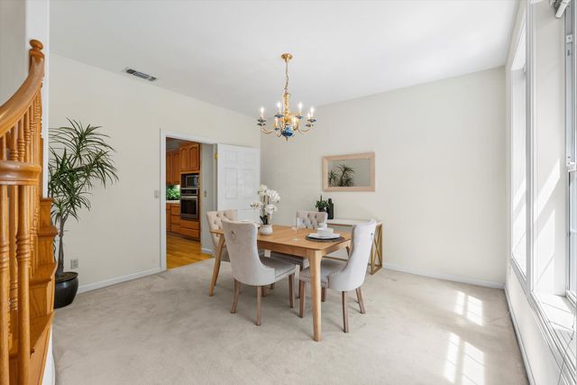 1084 KENSINGTON Dr, Roseville, CA 95661