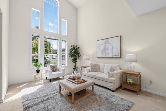 1084 KENSINGTON Dr, Roseville, CA 95661