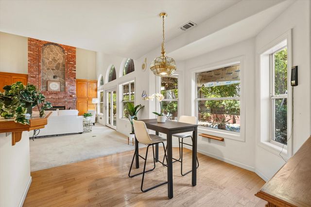 1084 KENSINGTON Dr, Roseville, CA 95661