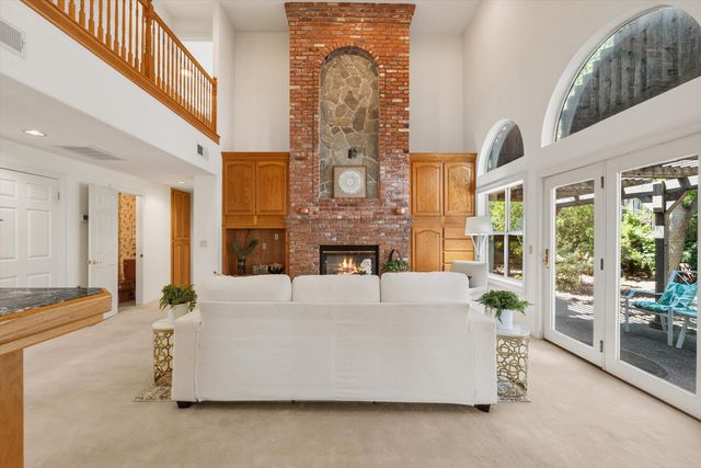 1084 KENSINGTON Dr, Roseville, CA 95661