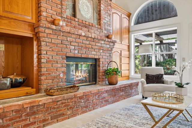 1084 KENSINGTON Dr, Roseville, CA 95661