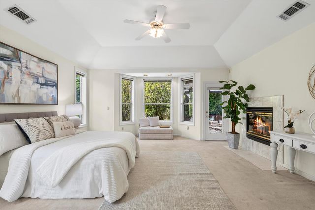 1084 KENSINGTON Dr, Roseville, CA 95661