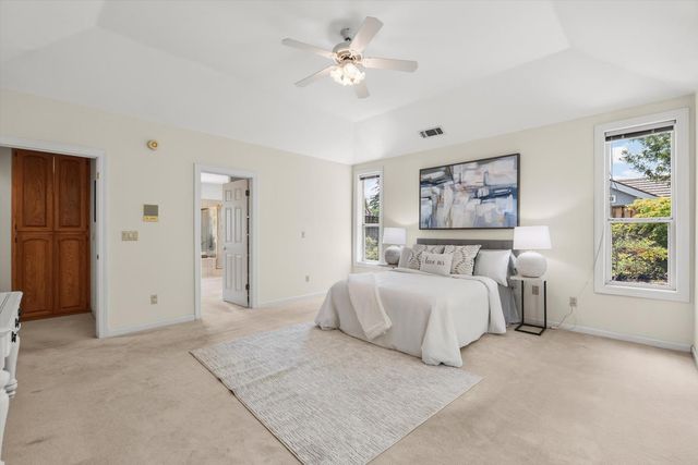1084 KENSINGTON Dr, Roseville, CA 95661