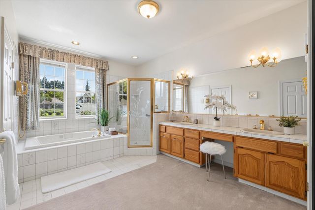 1084 KENSINGTON Dr, Roseville, CA 95661