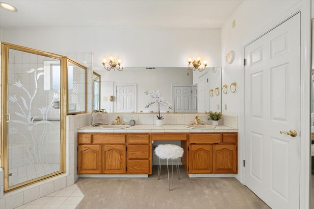 1084 KENSINGTON Dr, Roseville, CA 95661