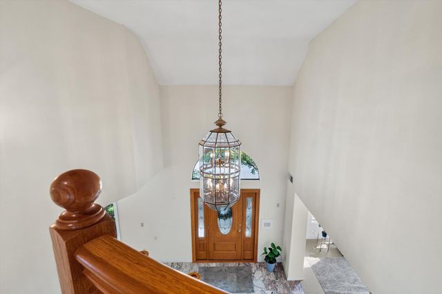 1084 KENSINGTON Dr, Roseville, CA 95661