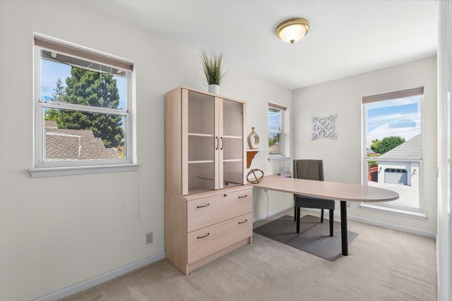 1084 KENSINGTON Dr, Roseville, CA 95661