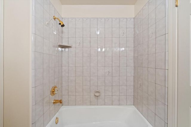 1084 KENSINGTON Dr, Roseville, CA 95661