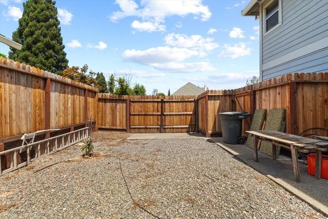 1084 KENSINGTON Dr, Roseville, CA 95661