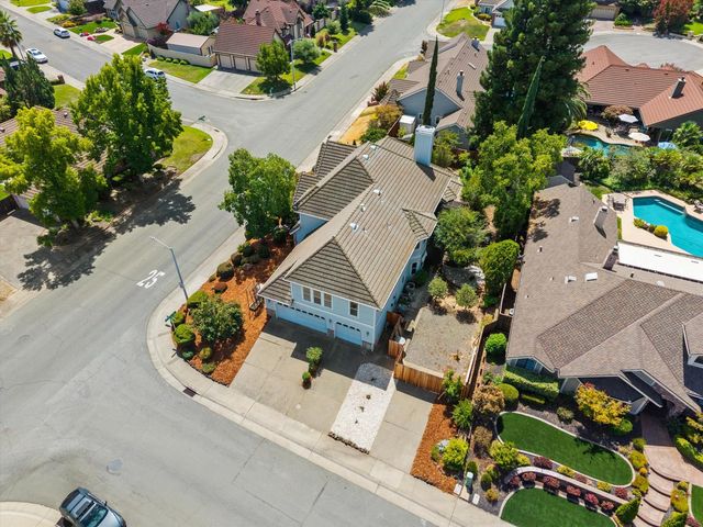 1084 KENSINGTON Dr, Roseville, CA 95661
