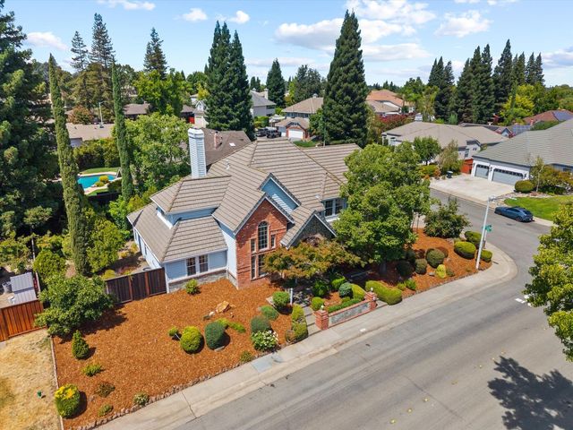1084 KENSINGTON Dr, Roseville, CA 95661