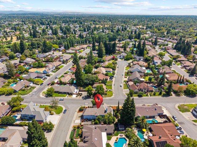 1084 KENSINGTON Dr, Roseville, CA 95661
