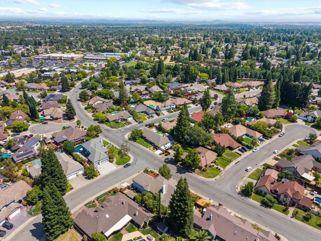 1084 KENSINGTON Dr, Roseville, CA 95661