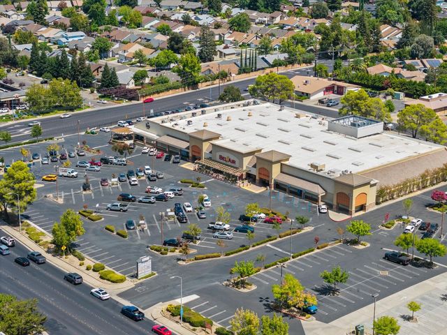 1084 KENSINGTON Dr, Roseville, CA 95661