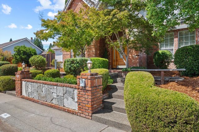 1084 KENSINGTON Dr, Roseville, CA 95661