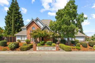 1084 KENSINGTON Dr, Roseville, CA 95661