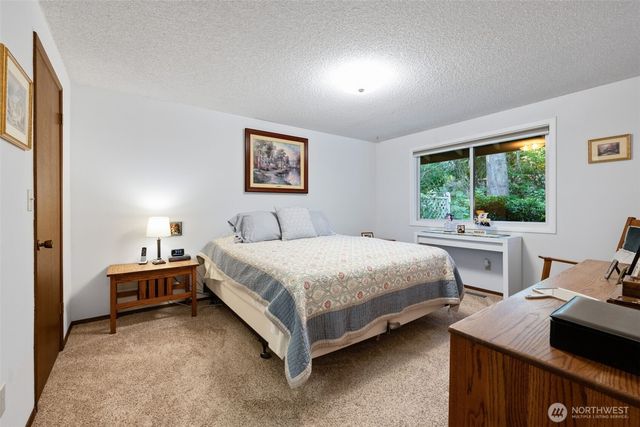 24832 12th Avenue S, Des Moines, WA 98198