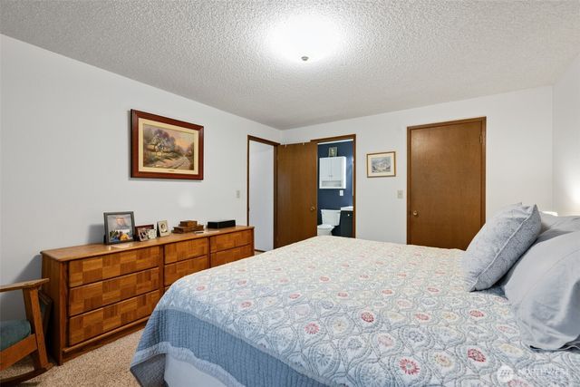 24832 12th Avenue S, Des Moines, WA 98198