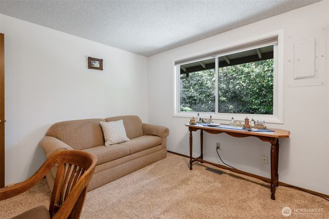 24832 12th Avenue S, Des Moines, WA 98198