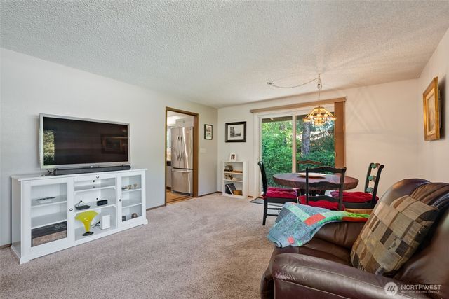 24832 12th Avenue S, Des Moines, WA 98198