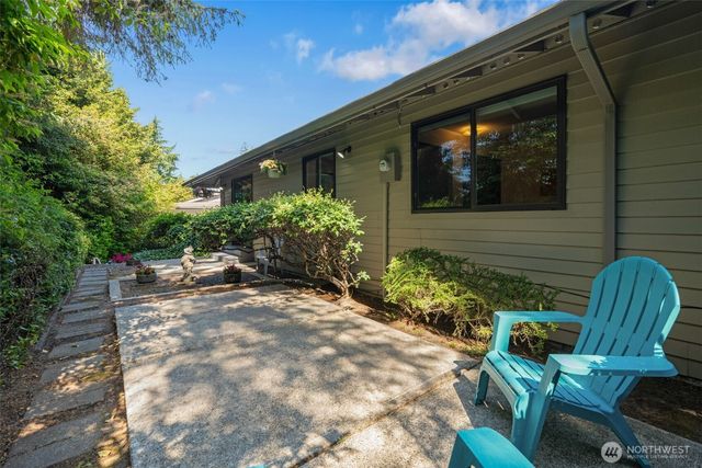 24832 12th Avenue S, Des Moines, WA 98198