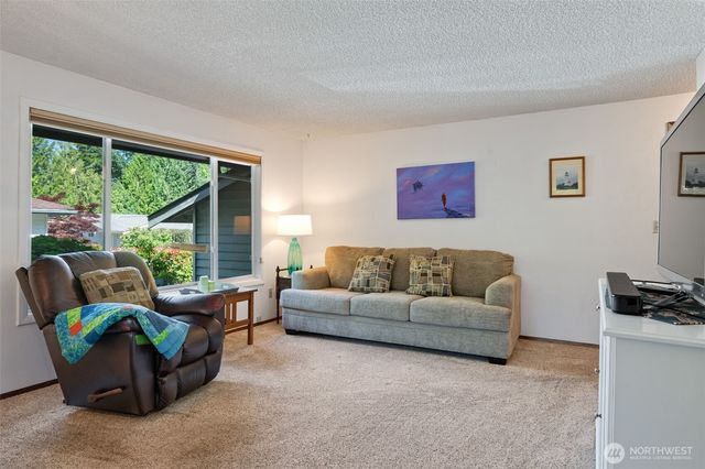 24832 12th Avenue S, Des Moines, WA 98198