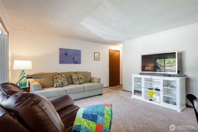 24832 12th Avenue S, Des Moines, WA 98198