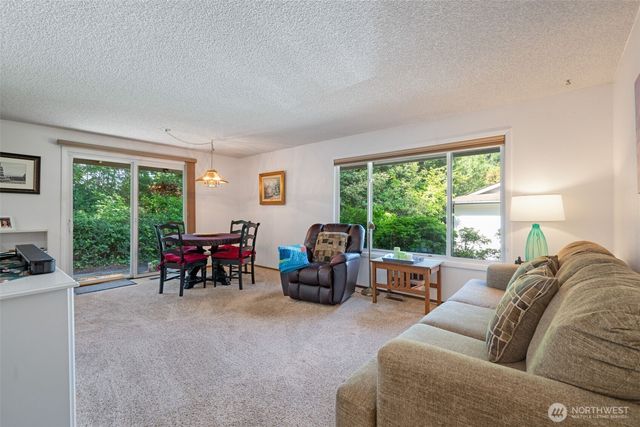 24832 12th Avenue S, Des Moines, WA 98198