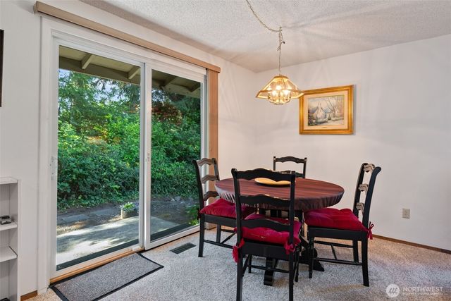 24832 12th Avenue S, Des Moines, WA 98198