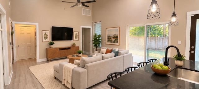 5510 Manor RD B, Austin, TX 78723