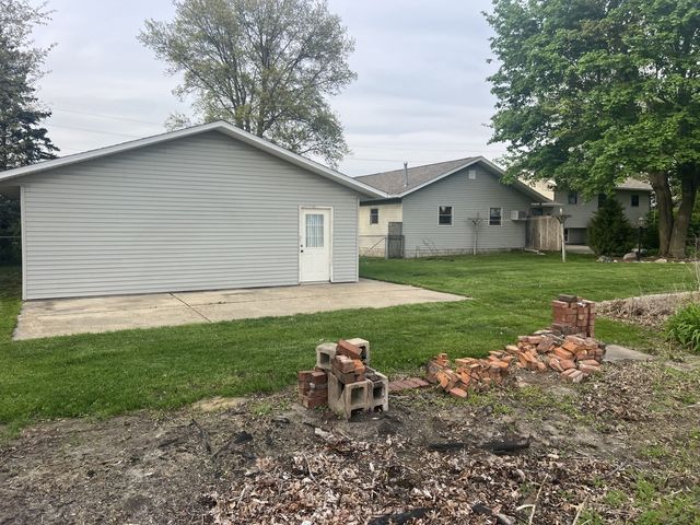 10093 Wolf Road, Geneseo, IL 61254