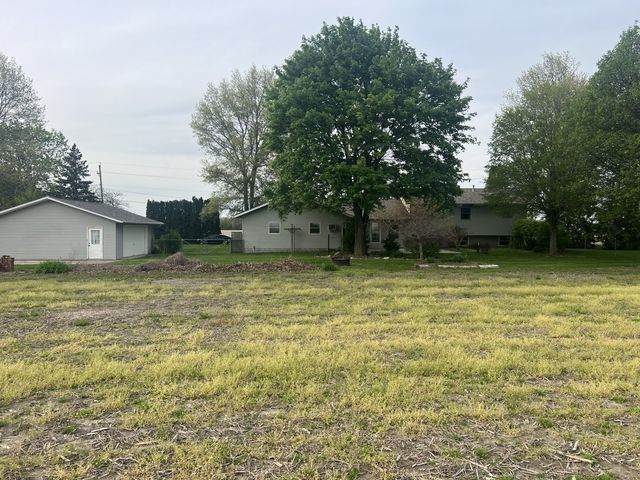10093 Wolf Road, Geneseo, IL 61254