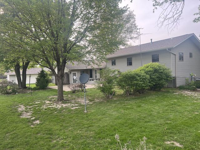 10093 Wolf Road, Geneseo, IL 61254
