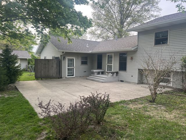10093 Wolf Road, Geneseo, IL 61254