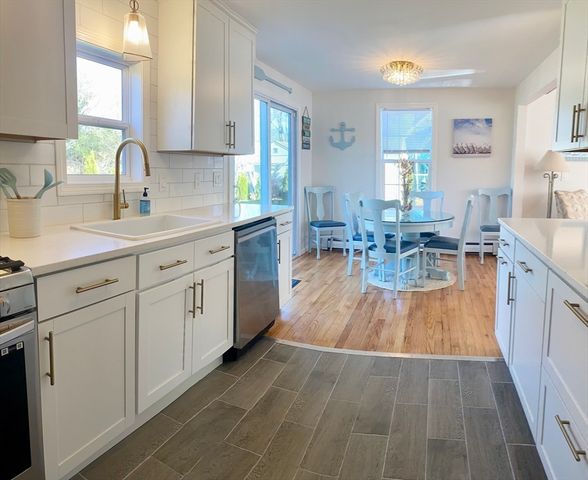 20 Swallow St, Falmouth, MA 02536