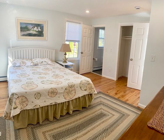 20 Swallow St, Falmouth, MA 02536