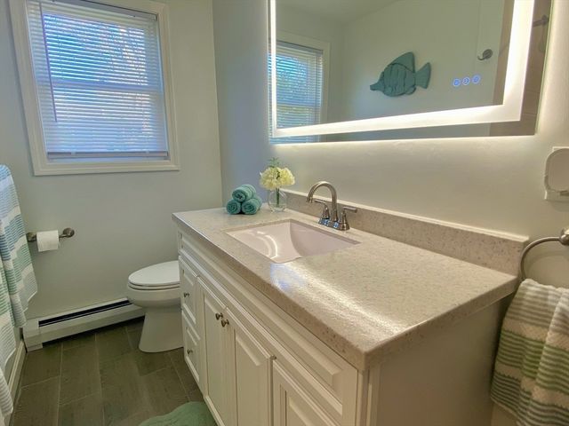 20 Swallow St, Falmouth, MA 02536