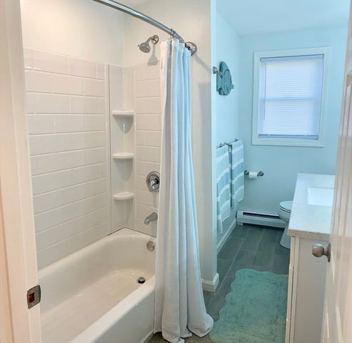 20 Swallow St, Falmouth, MA 02536