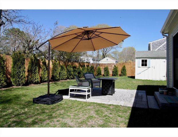 20 Swallow St, Falmouth, MA 02536