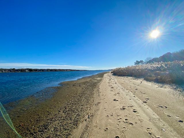 20 Swallow St, Falmouth, MA 02536