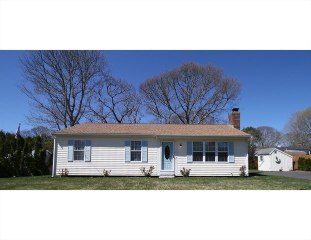 20 Swallow St, Falmouth, MA 02536