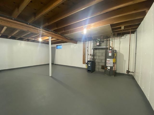 20 Swallow St, Falmouth, MA 02536