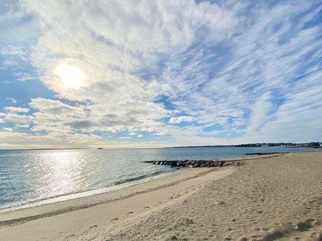 20 Swallow St, Falmouth, MA 02536