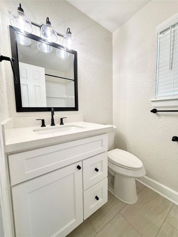 1429 Northview Drive, Angleton, TX 77515