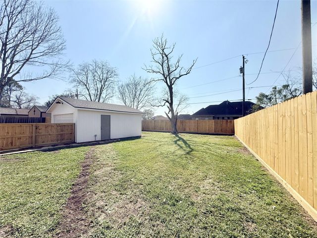 1429 Northview Drive, Angleton, TX 77515