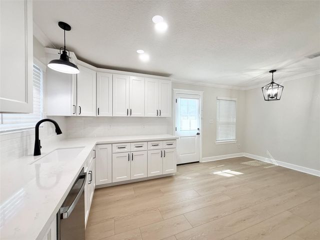 1429 Northview Drive, Angleton, TX 77515