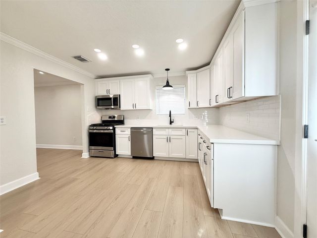 1429 Northview Drive, Angleton, TX 77515